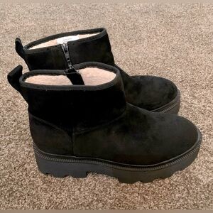 Universal Thread Womens size 8 boots NEW